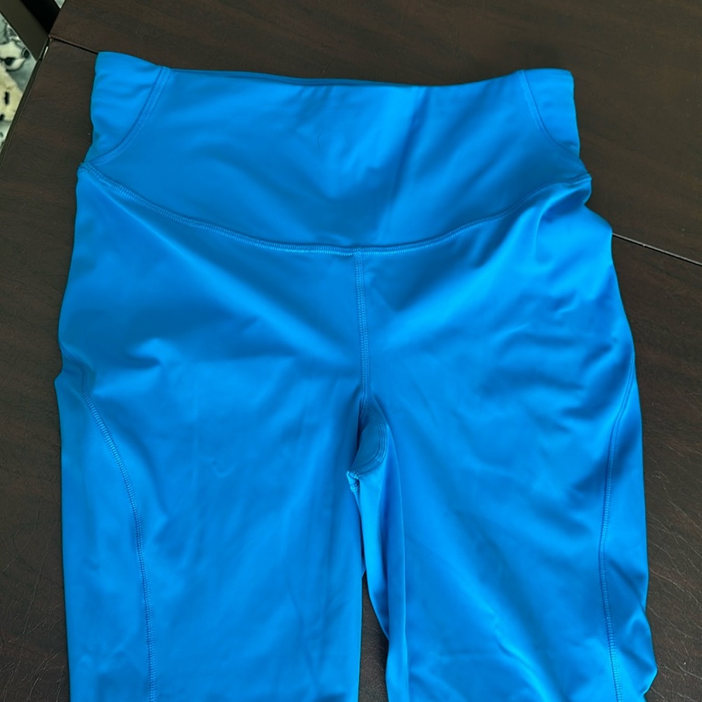 Like New LULULEMON size 8
